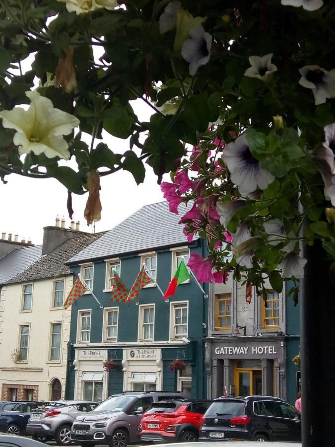 The Gateway Hotel Swinford Extérieur photo