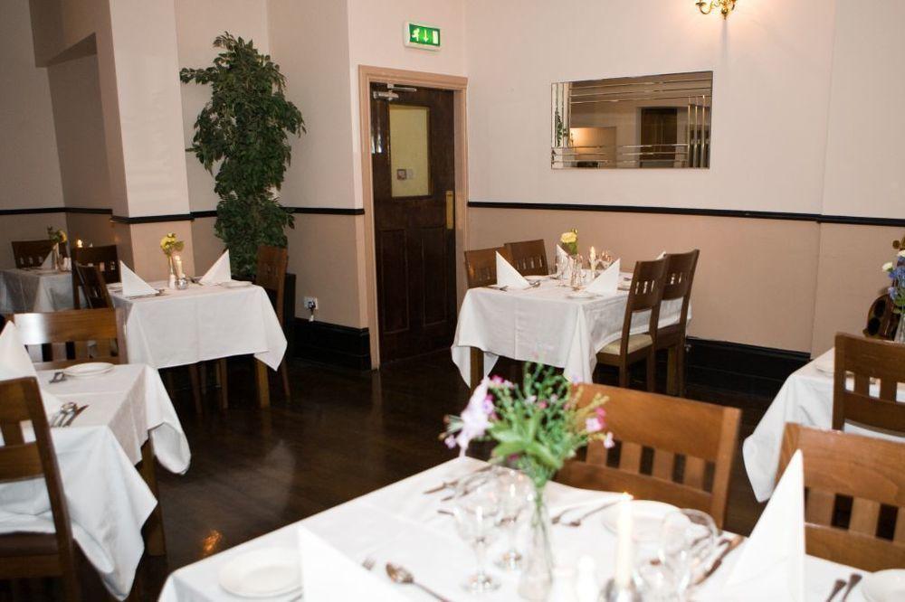 The Gateway Hotel Swinford Extérieur photo