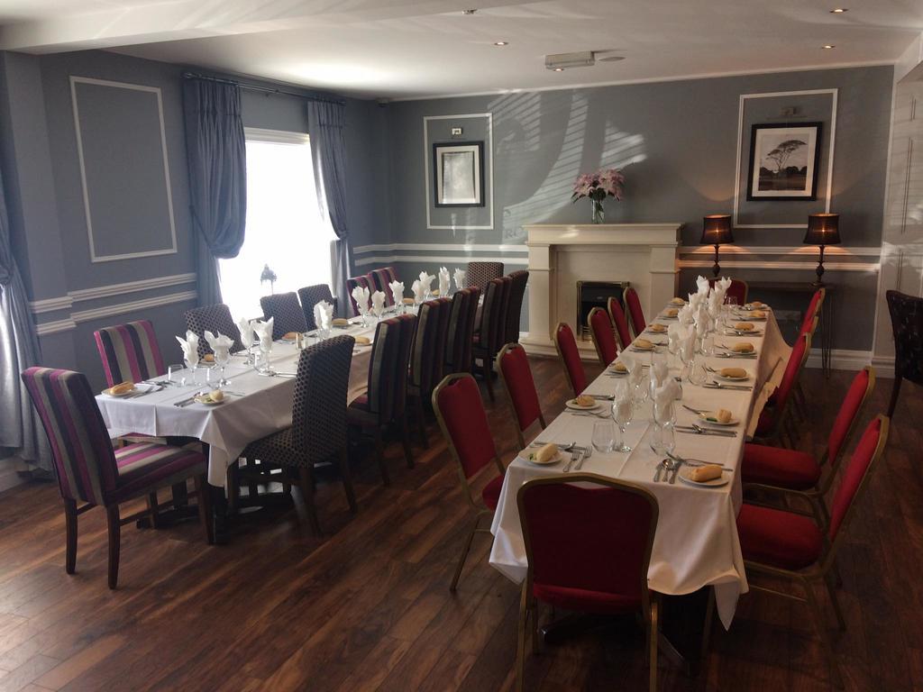 The Gateway Hotel Swinford Extérieur photo