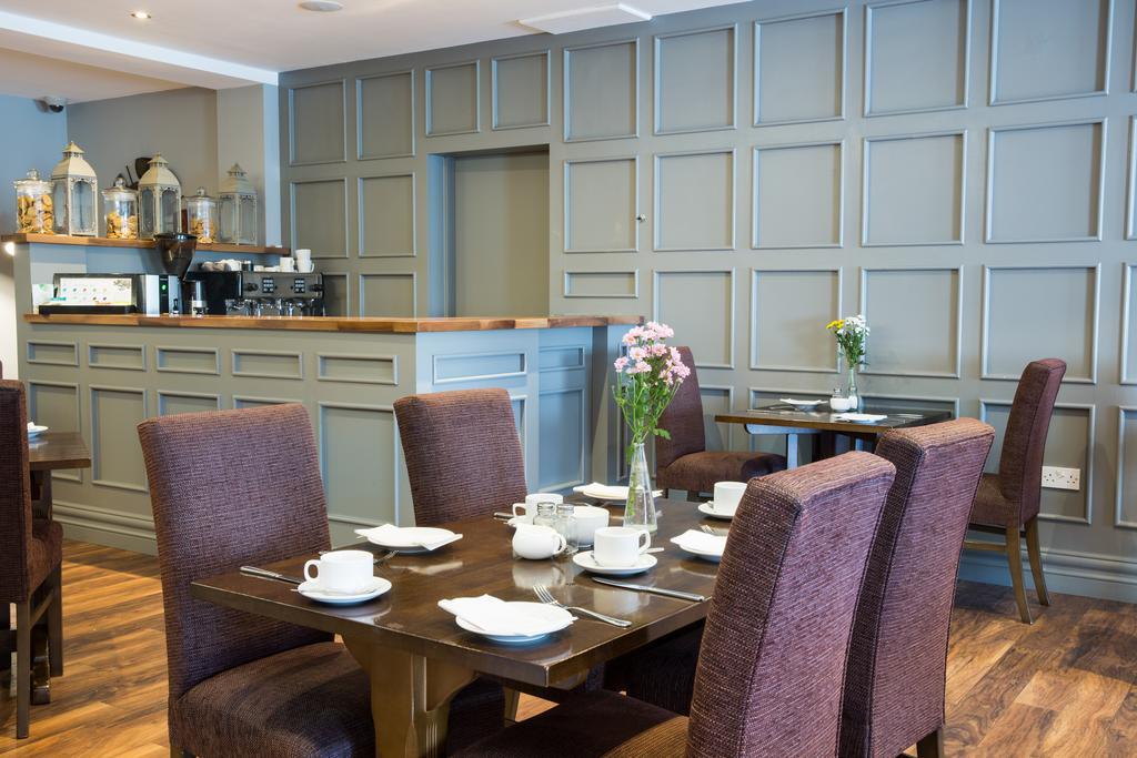 The Gateway Hotel Swinford Extérieur photo