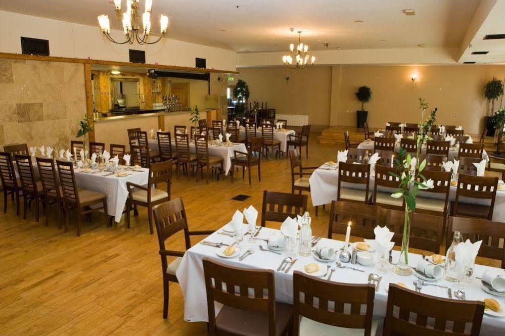 The Gateway Hotel Swinford Extérieur photo