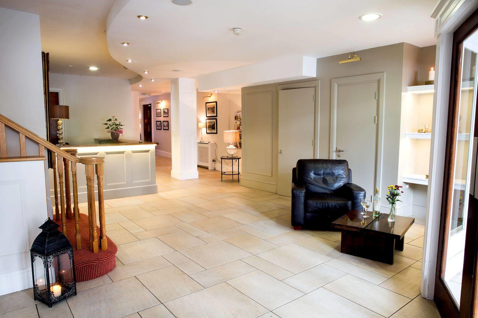 The Gateway Hotel Swinford Extérieur photo