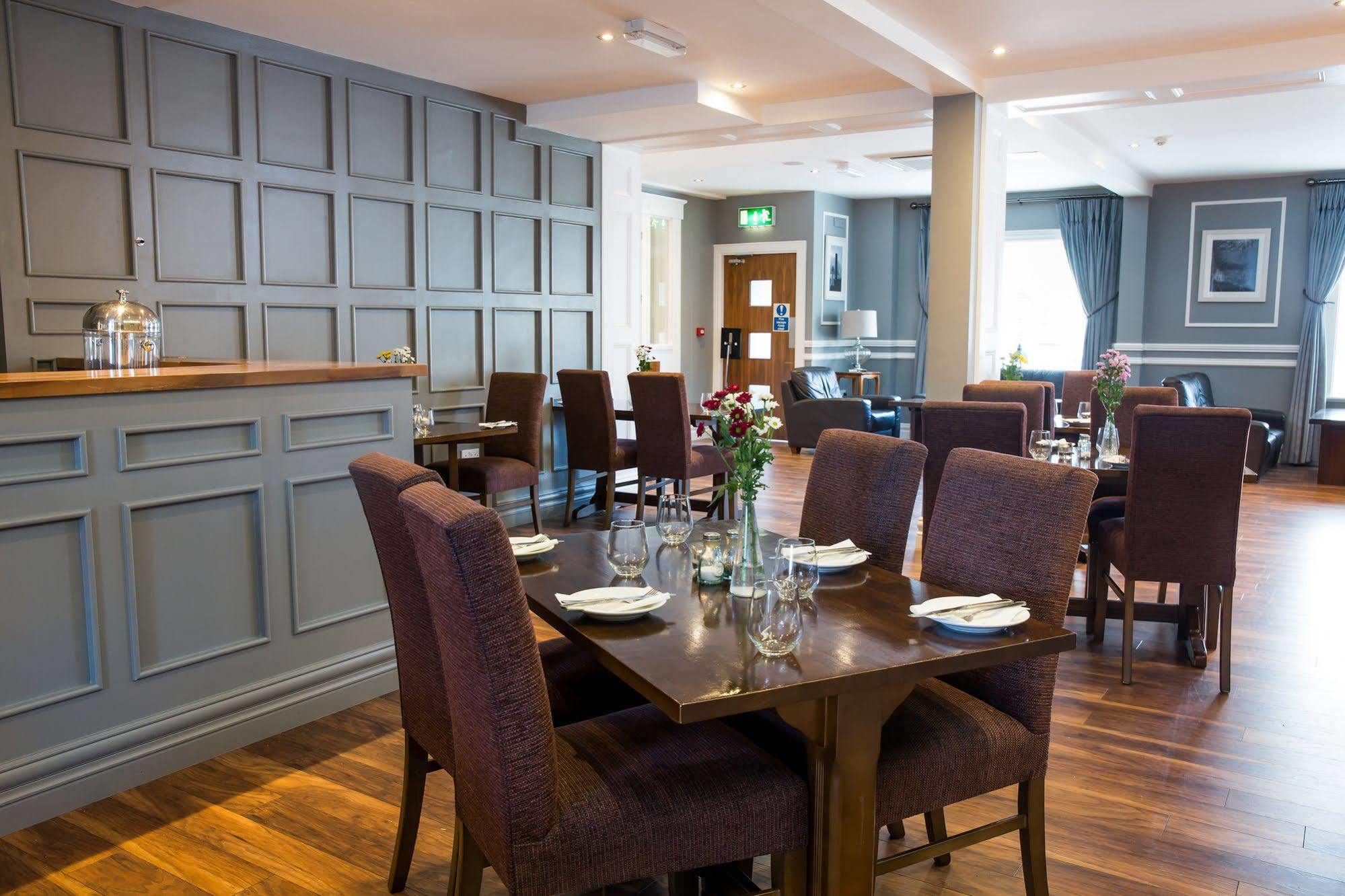 The Gateway Hotel Swinford Extérieur photo