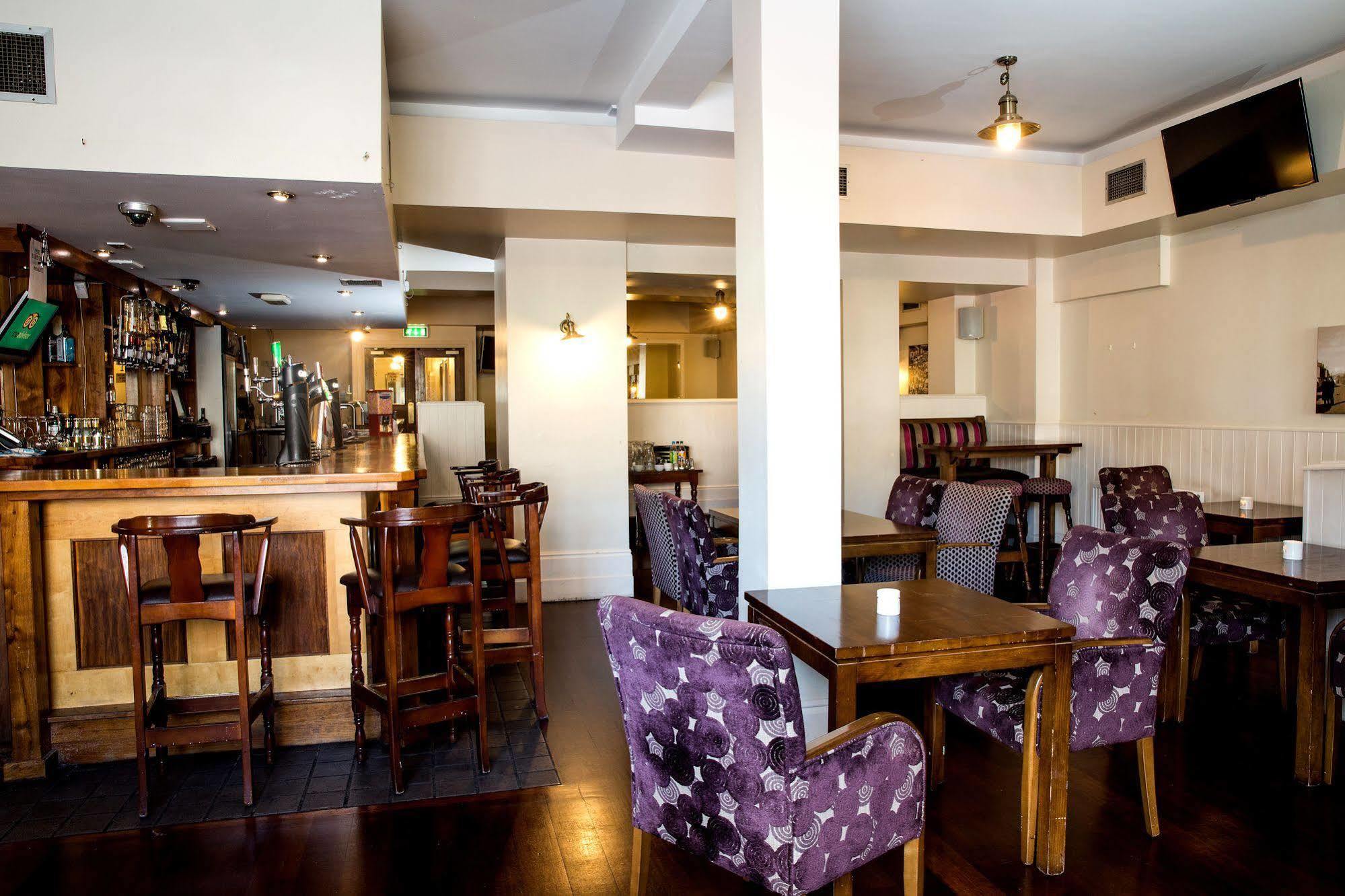 The Gateway Hotel Swinford Extérieur photo