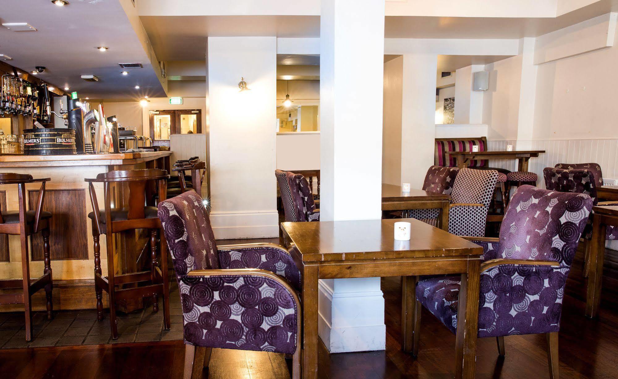 The Gateway Hotel Swinford Extérieur photo